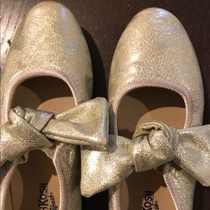 OshKosh Ribbon Ballet Shoe Gold toddler Girls 8